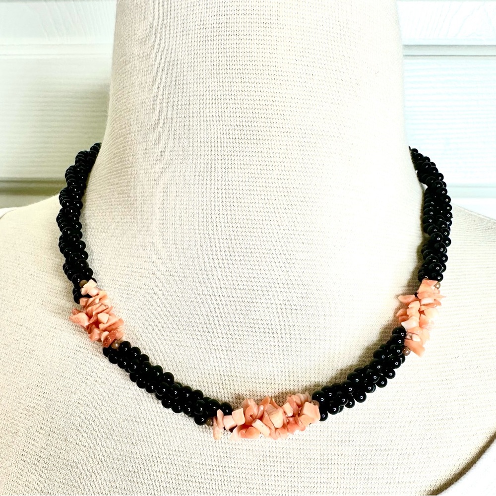 Vintage 60s Coral & Black Beads Necklace Size 16”